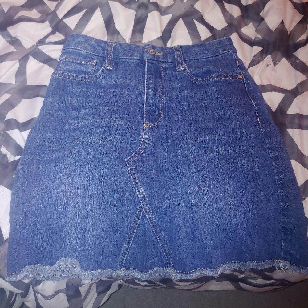 Jean skirt with fake back pockets